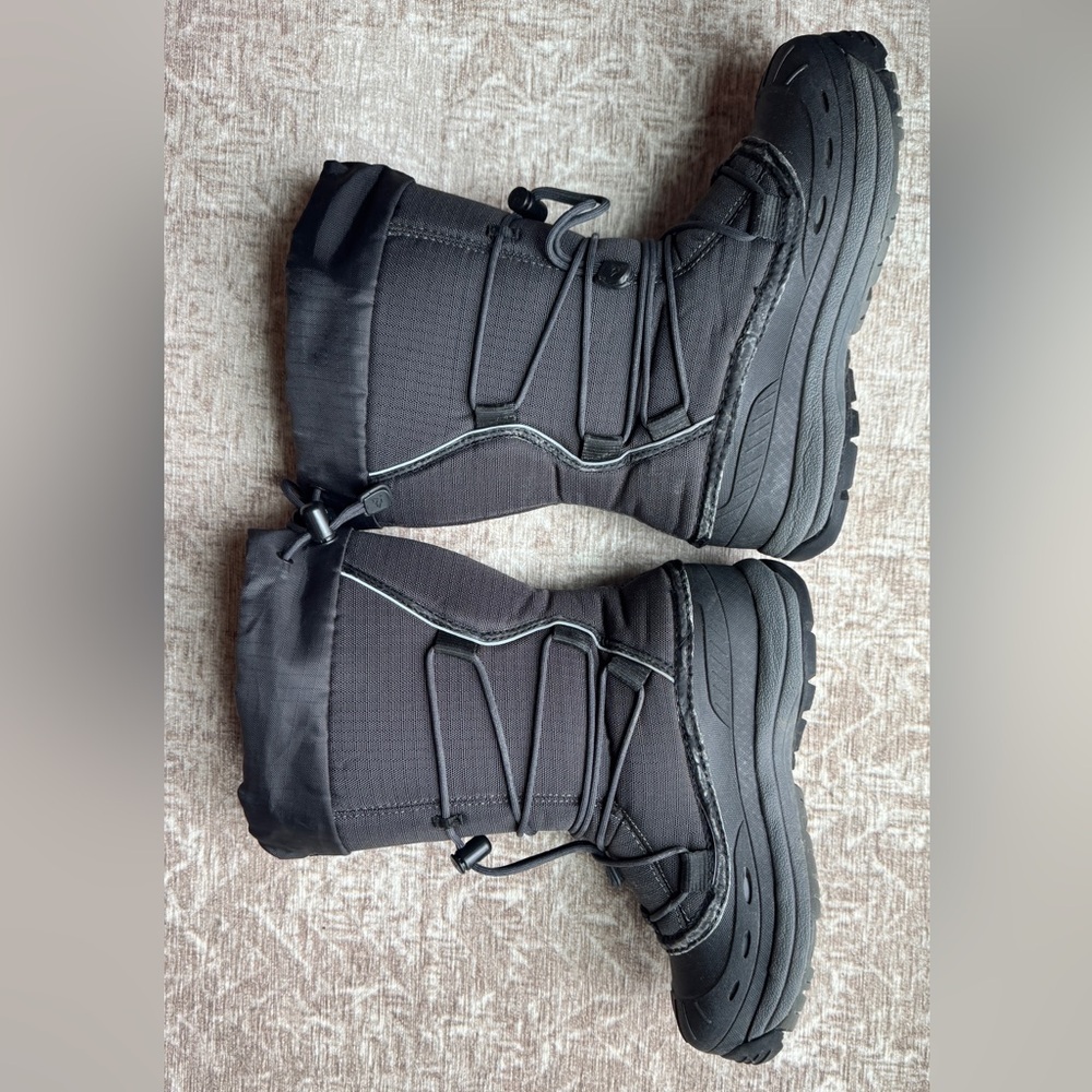 Women’s Baffin Snogoose boots sz 9